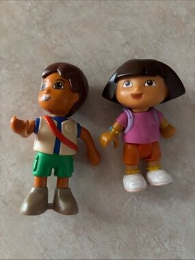 Dora the Explorer and Diego plastic figures